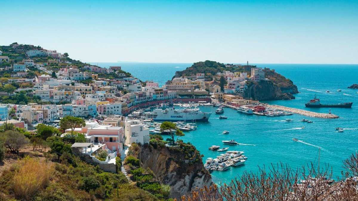 Turismo sostenibile a Ponza: come rispettare l’isola e le sue calette